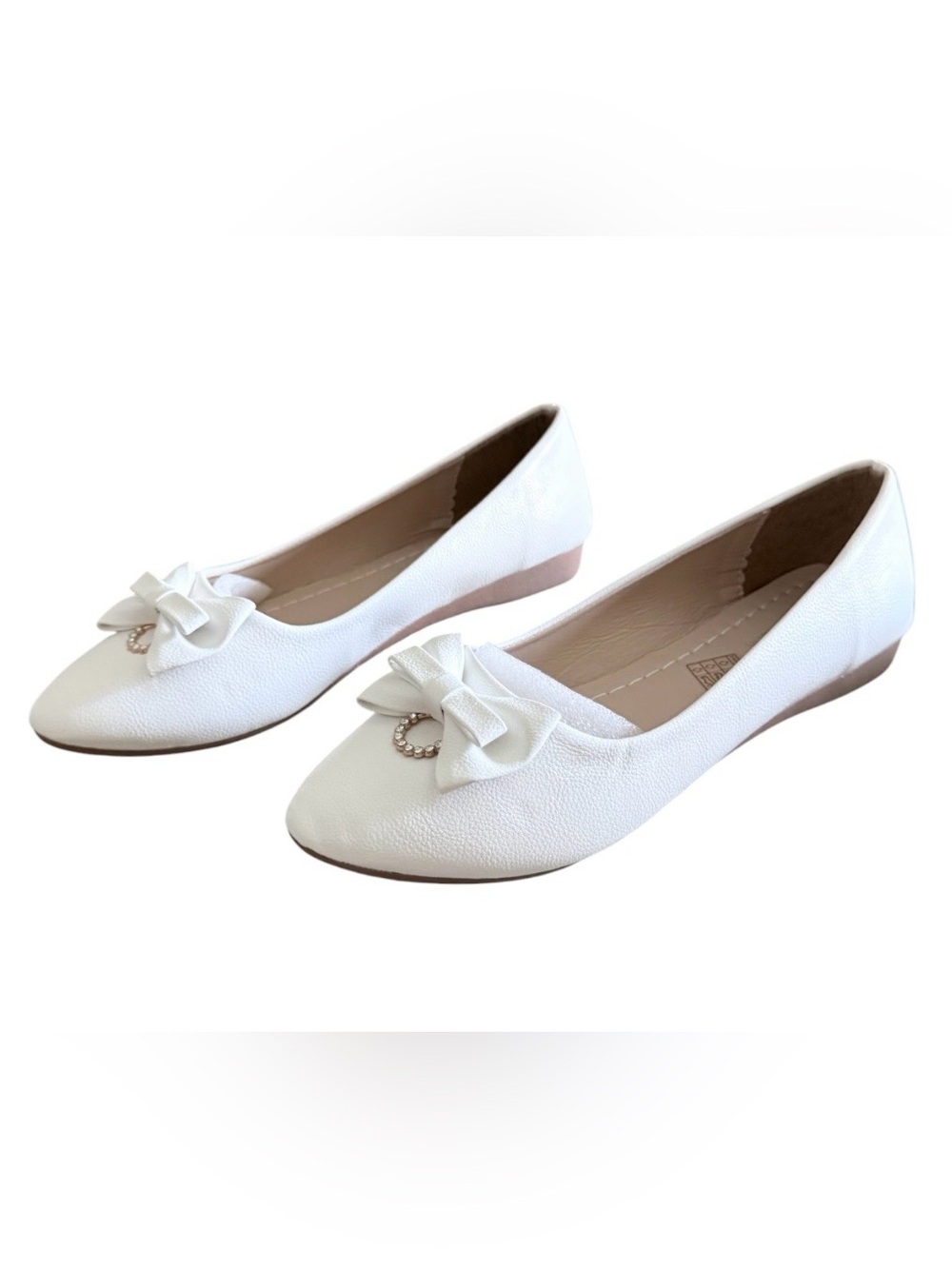 NWOT Fenghonseson 41 (US 10 - 10.5) white flat shoes with a bow on top